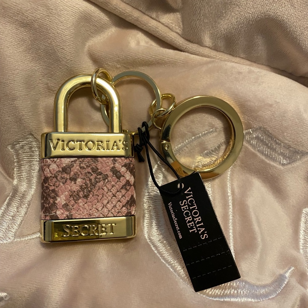 COPY - VICTORIA'S SECRET| Pink Python Print Heavy Lock Design, Gold Hardware Ke…